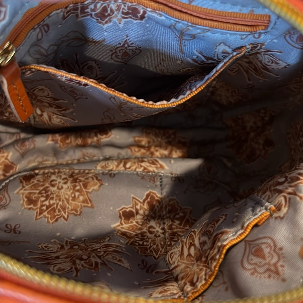 Hobo retired Moon lava leather Round Crossbody Bag - Picture 9 of 13